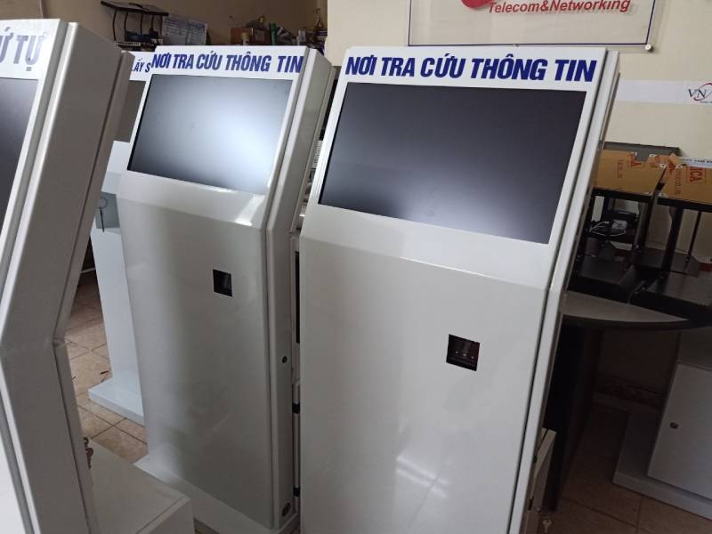 Máy kiosk tra cưu thông tin hiện được nhiều cơ sở y tế trang bị